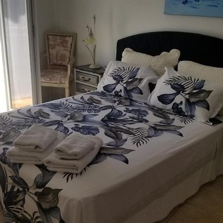 Chambre D'Hote La Petite Maison Du Puits ボレーヌ エクステリア 写真